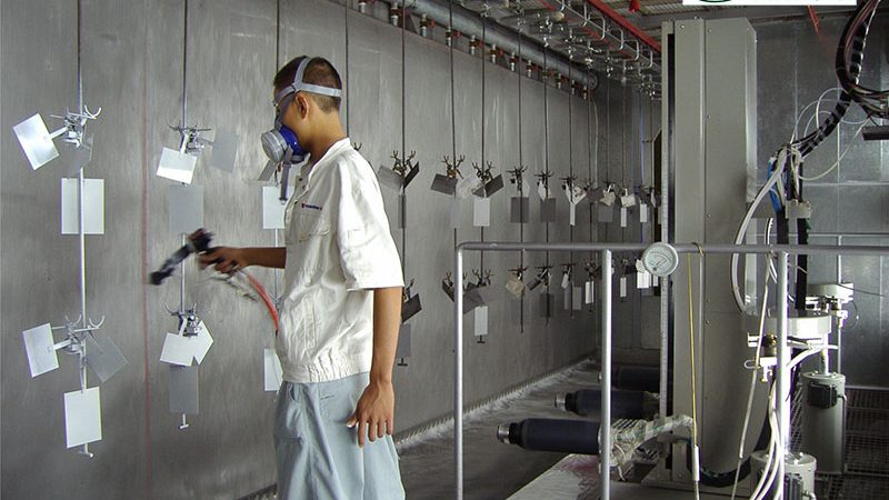 环氧地坪漆与瓷砖：耐用性对比解析
